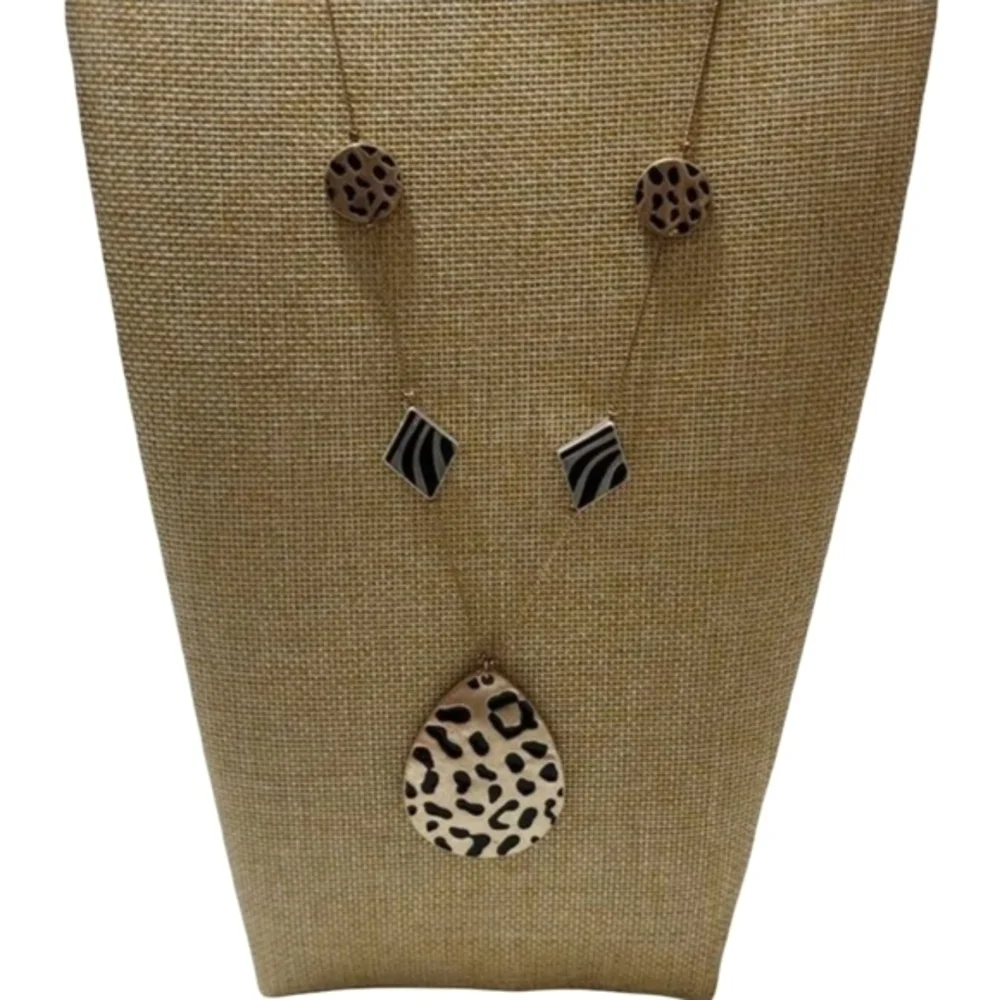Treska leopard and zebra‎ pendant necklace